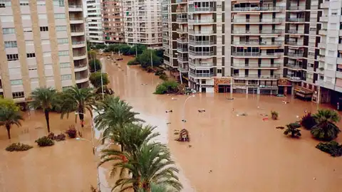 Alzira pantanada 82 Alzira pantanada 82
