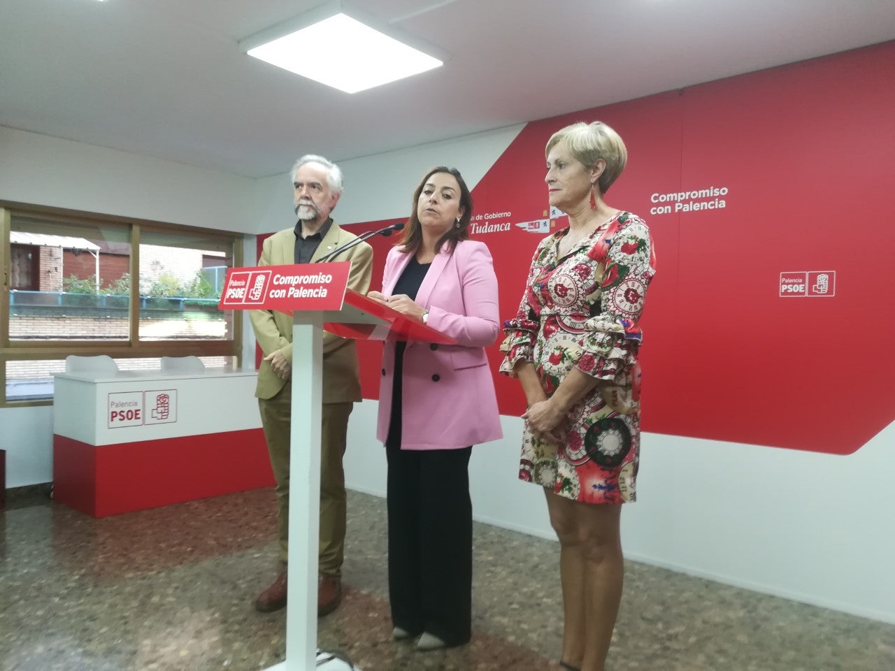 El PSOE pide al Ayuntamiento que medie ante la Junta para mantener el servicio de piscina de “El Campo de la Juventud" El PSOE pide al Ayuntamiento que medie ante la Junta para mantener el servicio de piscina de “El Campo de la Juventud"