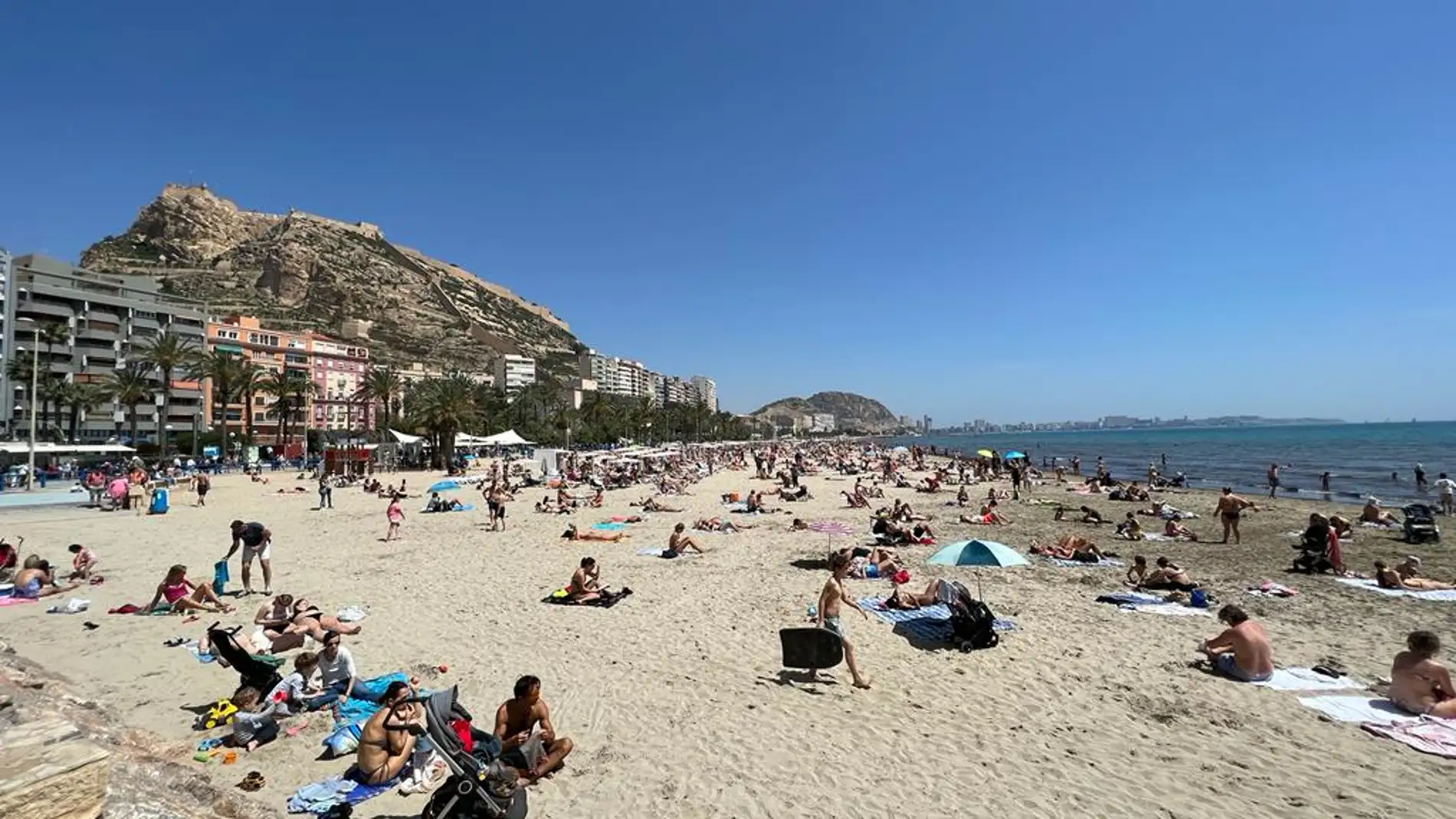 Imagen de la playa del Postiguet de Alicante