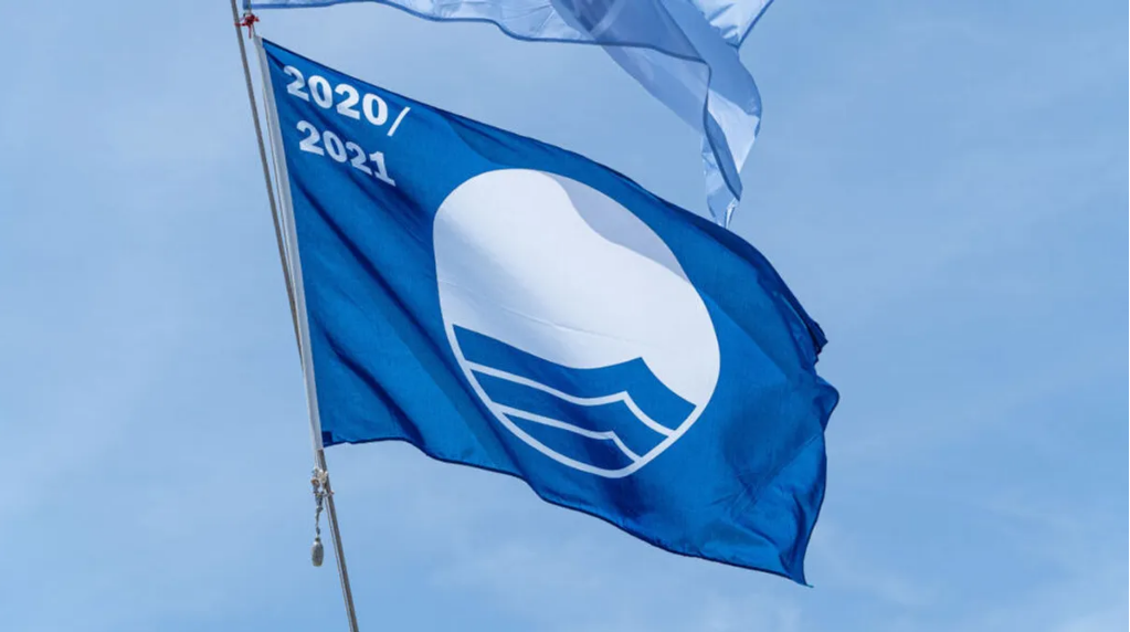 Benidorm y Finestrat pierden una Bandera Azul en sus playas Benidorm y Finestrat pierden una Bandera Azul en sus playas