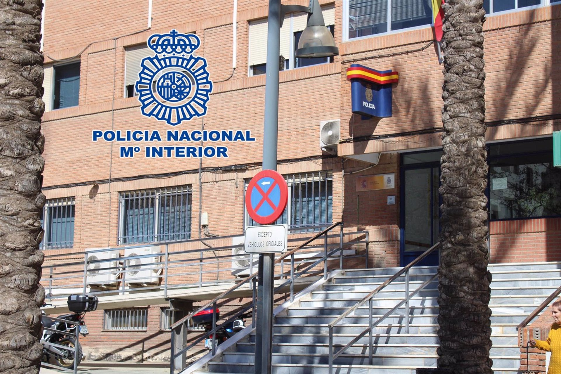 Detenida una 'Madame' acusada de prostituir a otras cinco mujeres en un piso de El Ejido Detenida una 'Madame' acusada de prostituir a otras cinco mujeres en un piso de El Ejido