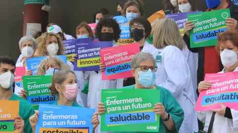 Concentración a las puertas del Hospital Clínico Lozano Blesa de Zaragoza