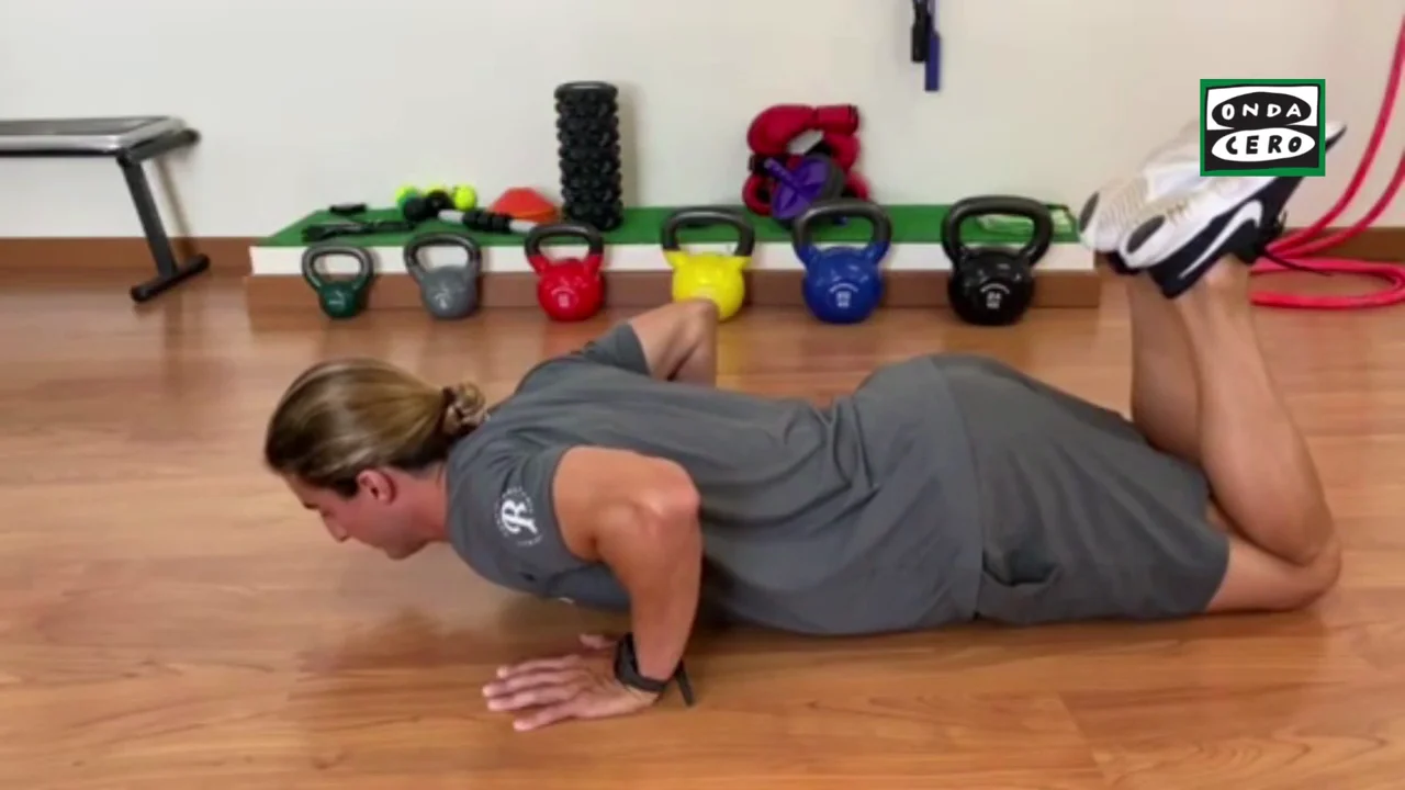 Ejercicio de flexiones para tener los brazos de la reina Letizia Ejercicio de flexiones para tener los brazos de la reina Letizia