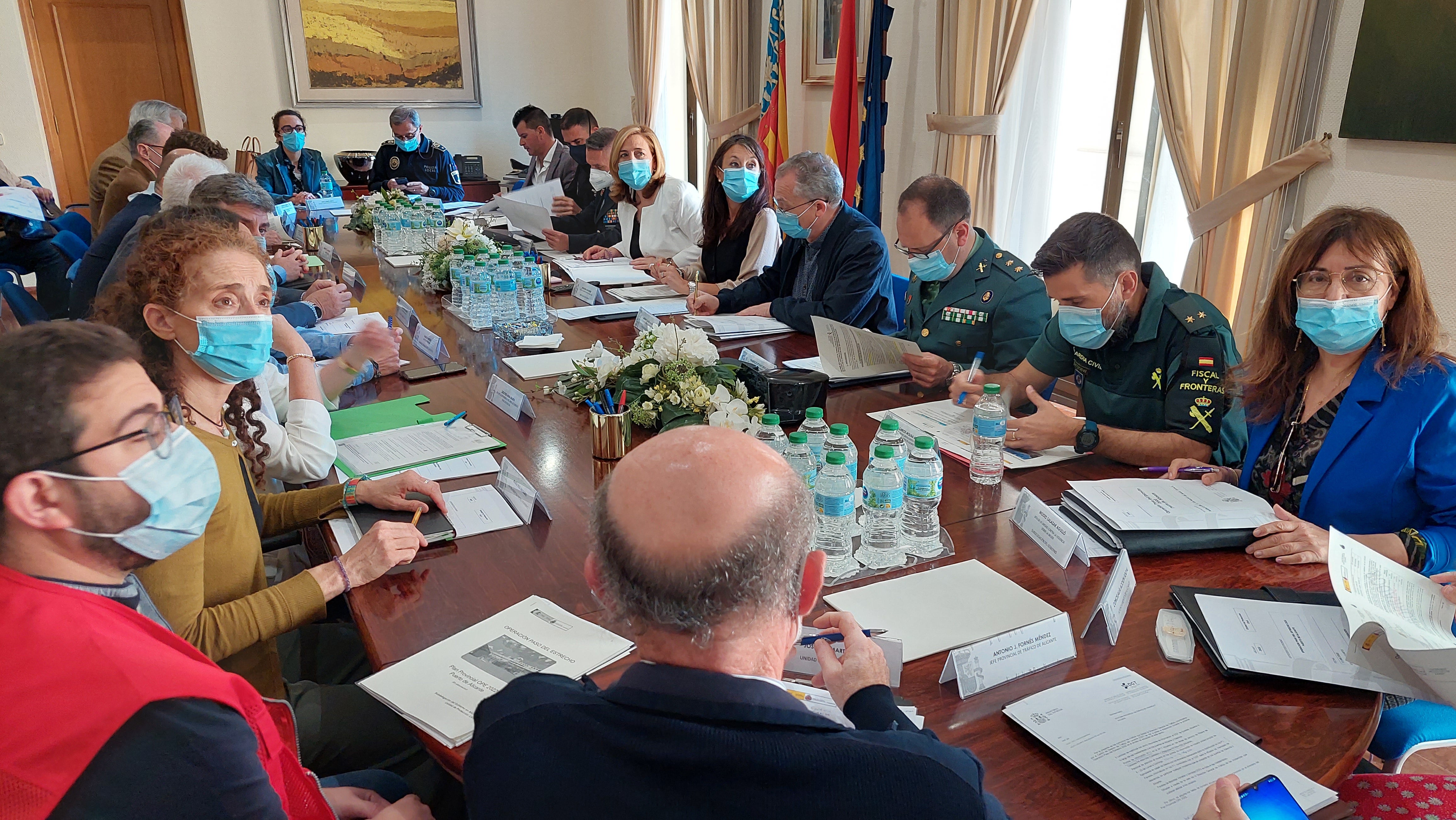 El Puerto de Alicante prevé operar con 3.000 usuarios y 9.600 vehículos con destino a Argelia El Puerto de Alicante prevé operar con 3.000 usuarios y 9.600 vehículos con destino a Argelia