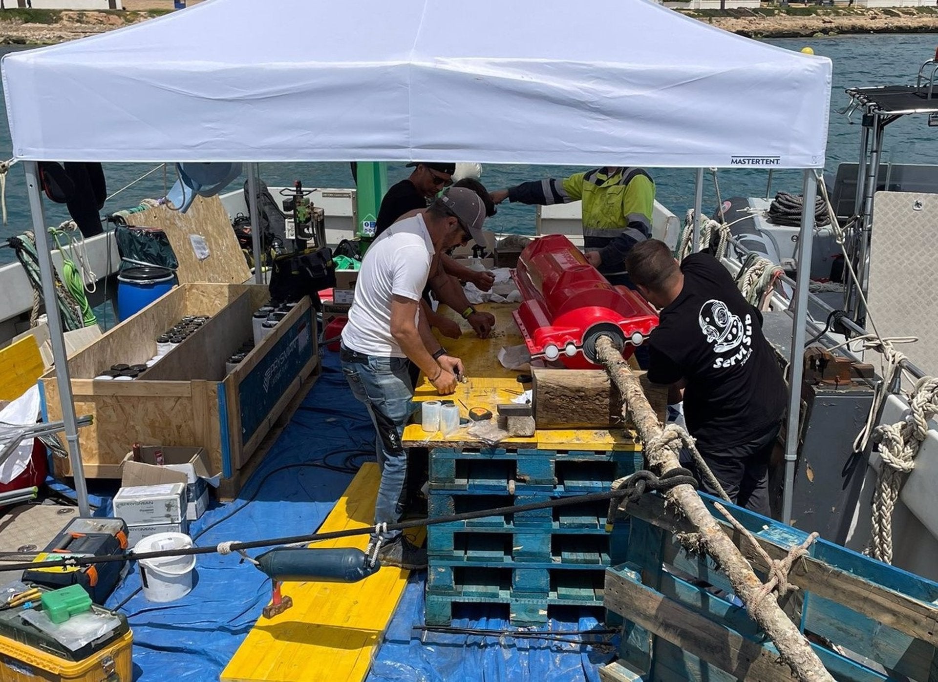 Iberdrola repara el cable submarino que suministra electricidad a la isla de Tabarca Iberdrola repara el cable submarino que suministra electricidad a la isla de Tabarca