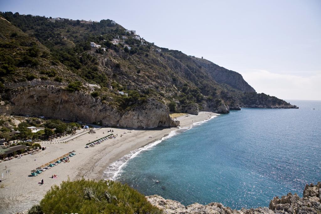 Ricardo Cabello, Asoc Nudista de Cantarriján: " El turismo nudista va en aumento. Estamos valorando con el municipio de Salobreña que una playa sea declarada nudista." Ricardo Cabello, Asoc Nudista de Cantarriján: " El turismo nudista va en aumento. Estamos valorando con el municipio de Salobreña que una playa sea declarada nudista."