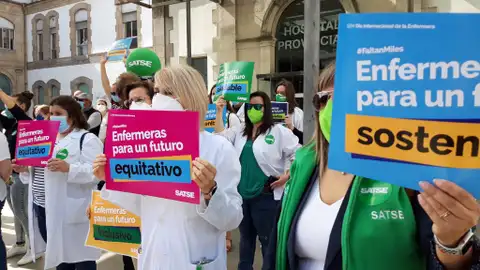 Enfermeras y enfermeros han salido hoy a la calle, con el motivo del Día Mundial de la Enfermera Onda Cero Pontevedra