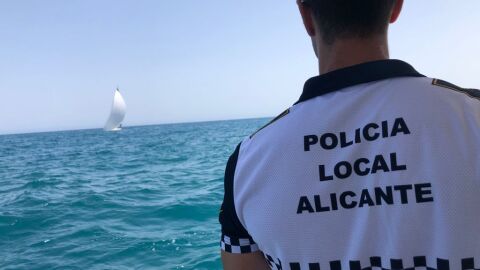 La Policía Local en las playas de Alicante 