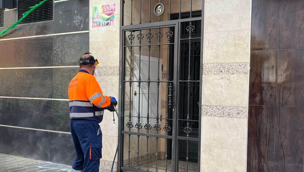 Trabajador limpieza viaria