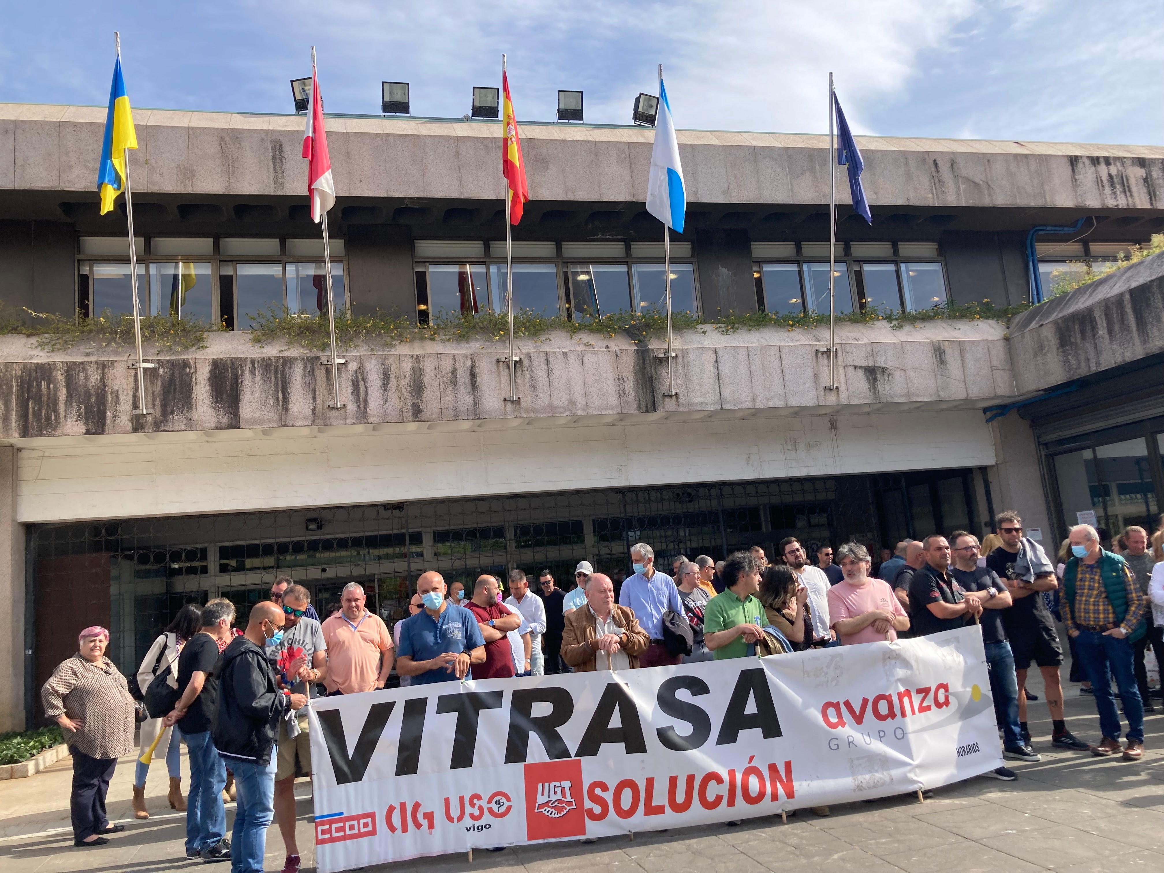 Sindicatos y grupos políticos de la oposición reclaman que Vitrasa deje la ciudad de Vigo. Sindicatos y grupos políticos de la oposición reclaman que Vitrasa deje la ciudad de Vigo.
