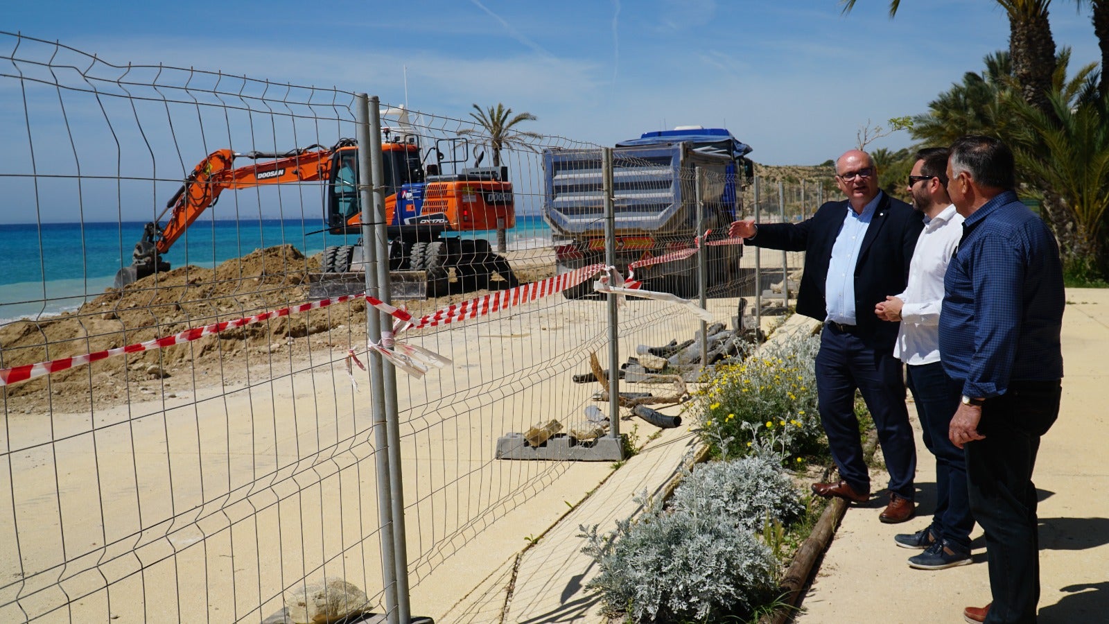 Costas inicia la recuperación de la arena y la construcción de la Escollera en la playa del Paradís Costas inicia la recuperación de la arena y la construcción de la Escollera en la playa del Paradís
