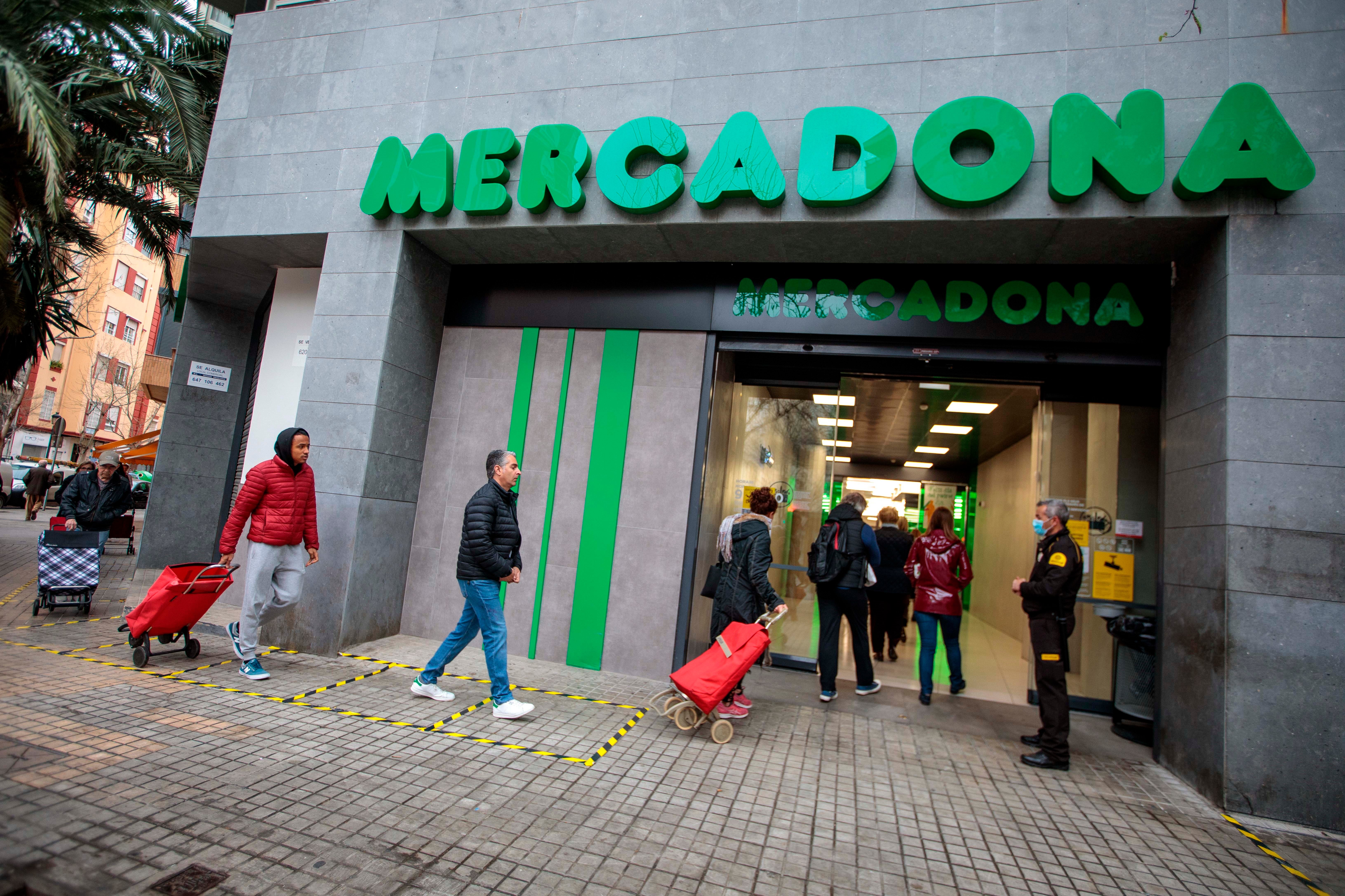 Qué supermercados abren o cierran el 15 y 16 de mayo de 2022: horarios de Mercadona, Consum, Lidl, Carrefour, Alcampo Qué supermercados abren o cierran el 15 y 16 de mayo de 2022: horarios de Mercadona, Consum, Lidl, Carrefour, Alcampo