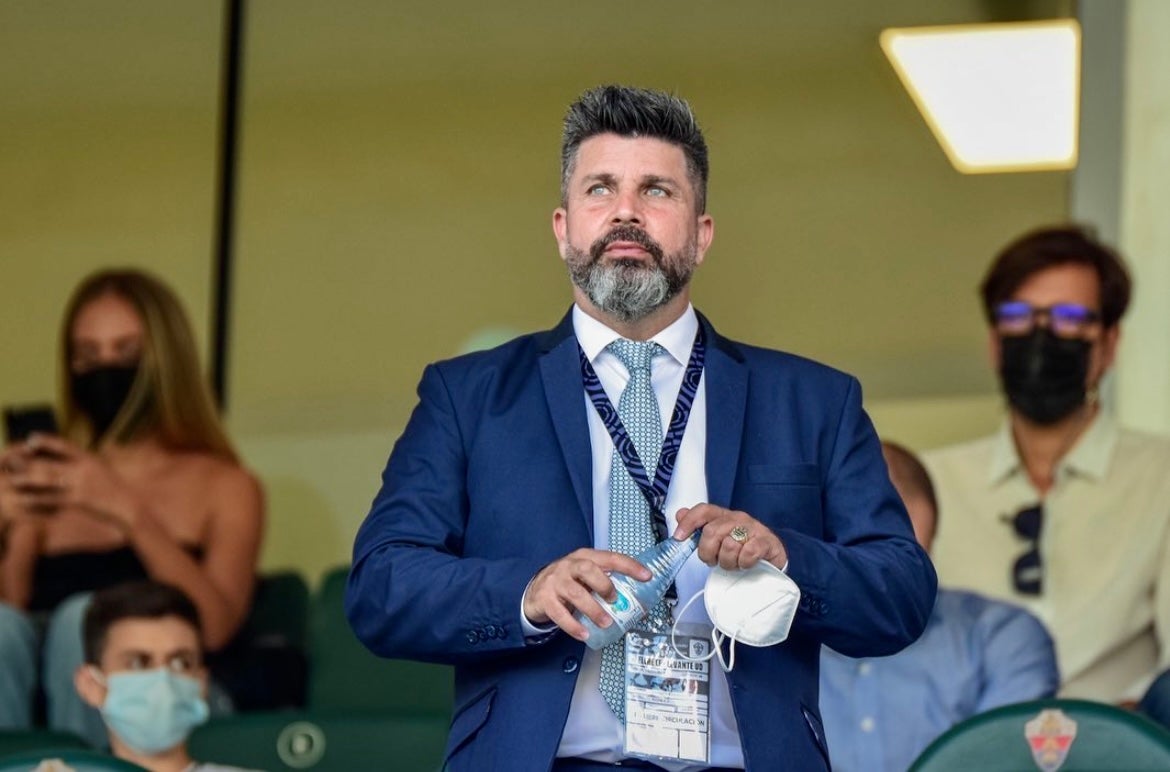 Christian Bragarnik regresa a Argentina y volverá a Elche ante el Barça Christian Bragarnik regresa a Argentina y volverá a Elche ante el Barça