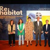 El alcalde de Zaragoza ha inaugurado Re-habitat junto a miembros de su gobierno