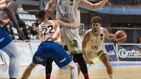 El TAU busca el play off en Coruña El TAU busca el play off en Coruña