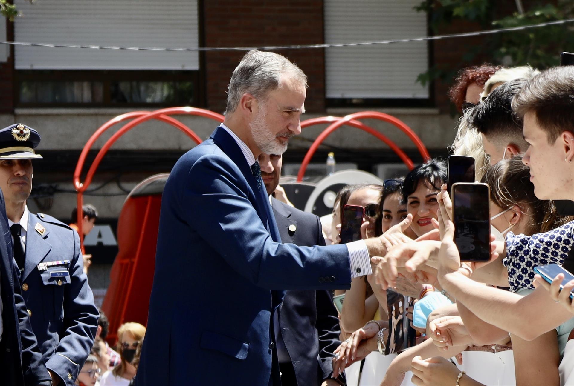 VÍDEO: Aclaman al Rey Felipe VI en Puertollano entre gritos de "guapo" y vivas a España VÍDEO: Aclaman al Rey Felipe VI en Puertollano entre gritos de "guapo" y vivas a España