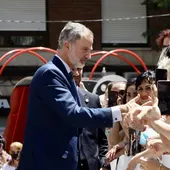 Felipe VI saluda a los vecinos de Puertollano Felipe VI saluda a los vecinos de Puertollano