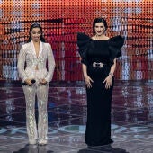 Chanel y Laura Pausini durante la segunda semifinal de Eurovisión