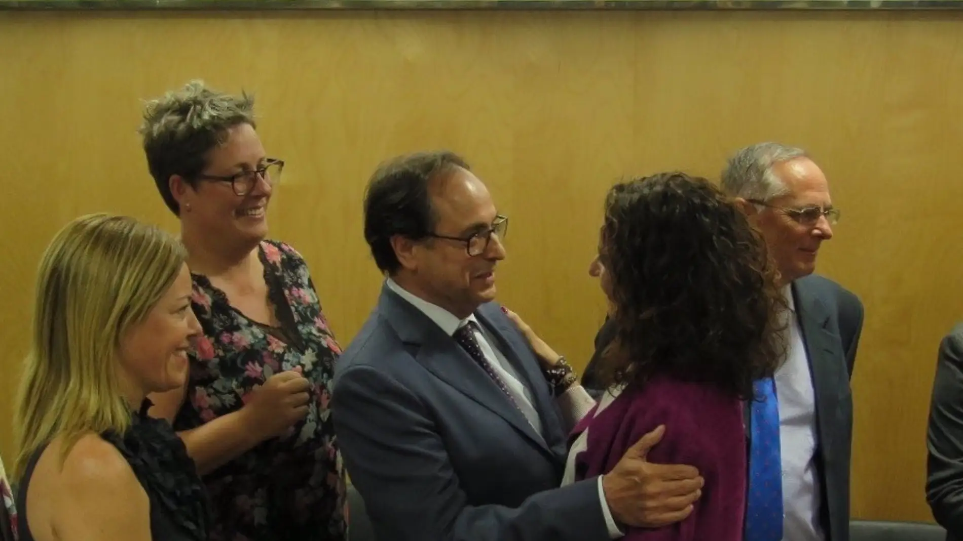 Archivo - Soler saluda a la ministra Montero en el CPFF 