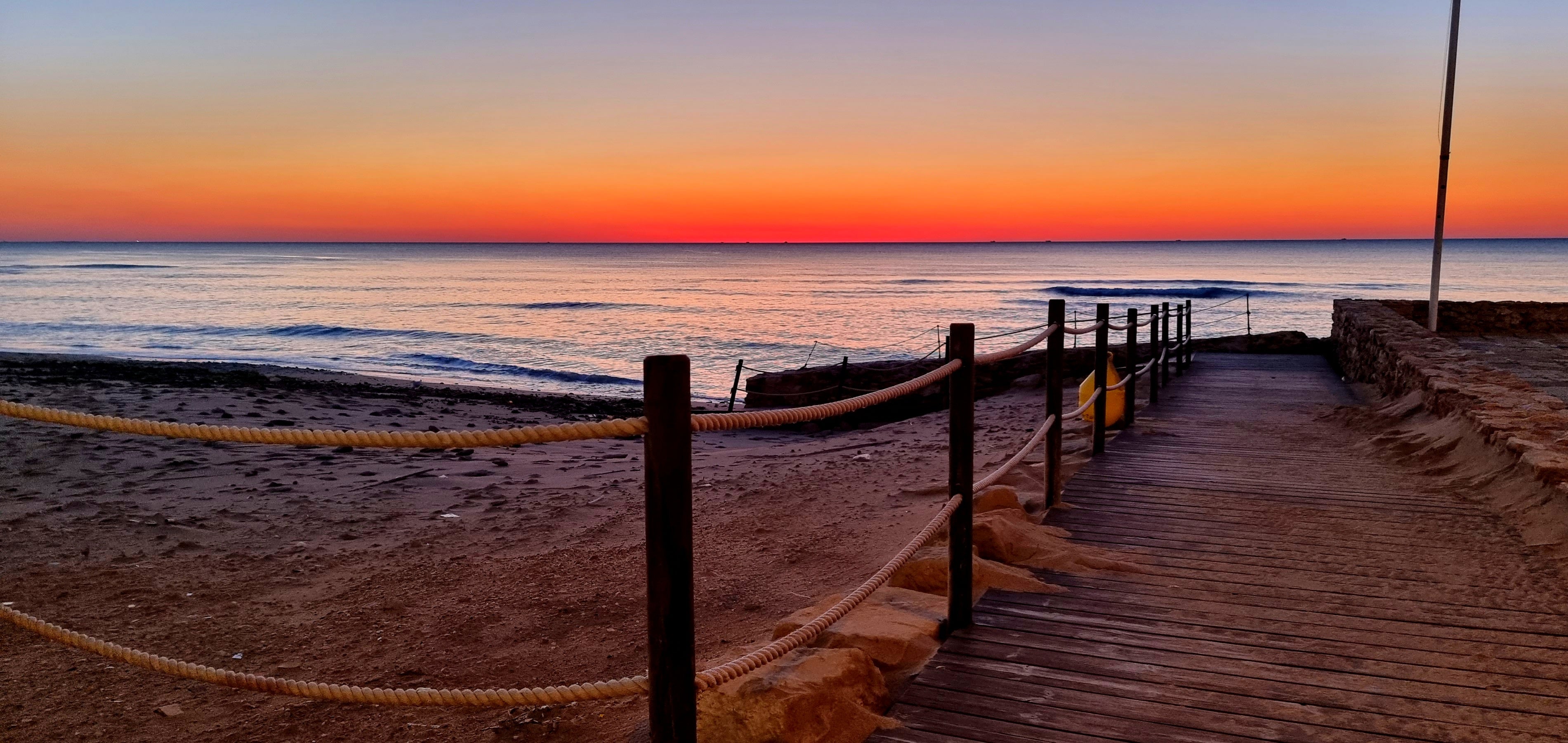 Torrevieja renueva sus seis banderas azules y certifica así la calidad de sus playas Torrevieja renueva sus seis banderas azules y certifica así la calidad de sus playas