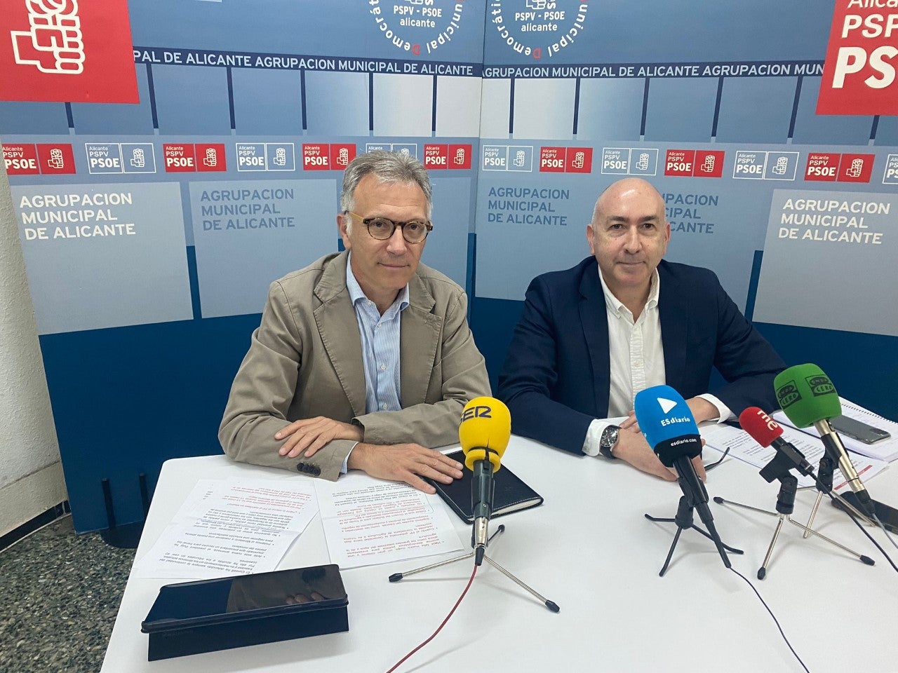 El PSPV-PSOE y el Consell se suman a la protesta de los regantes en Alicante contra los recortes en el Tajo-Segura El PSPV-PSOE y el Consell se suman a la protesta de los regantes en Alicante contra los recortes en el Tajo-Segura