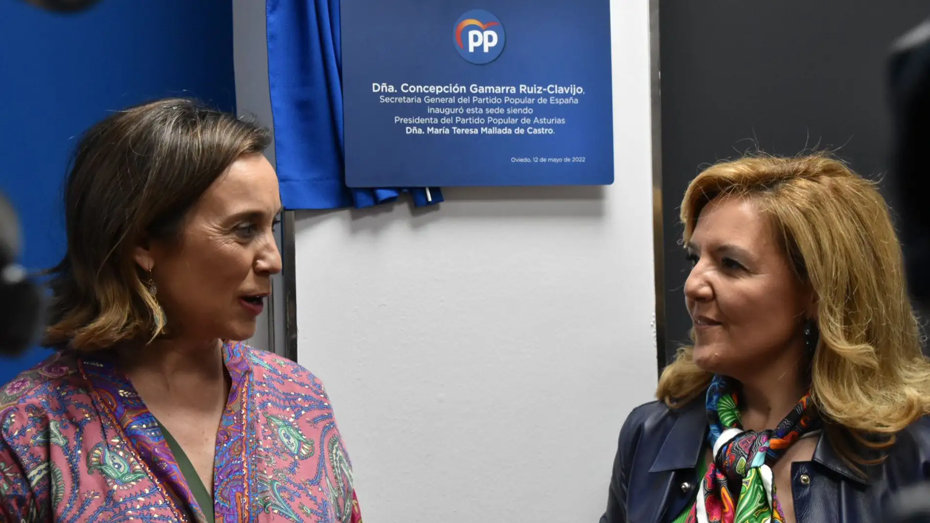 Cuca Gamarra y Teresa Mallada en la inauguración de la nueva sede del PP en Oviedo