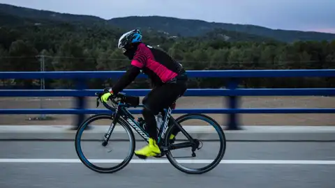 La plantilla de Hidraqua lanza un reto saludable y social en bicicleta a favor de Aspanion     