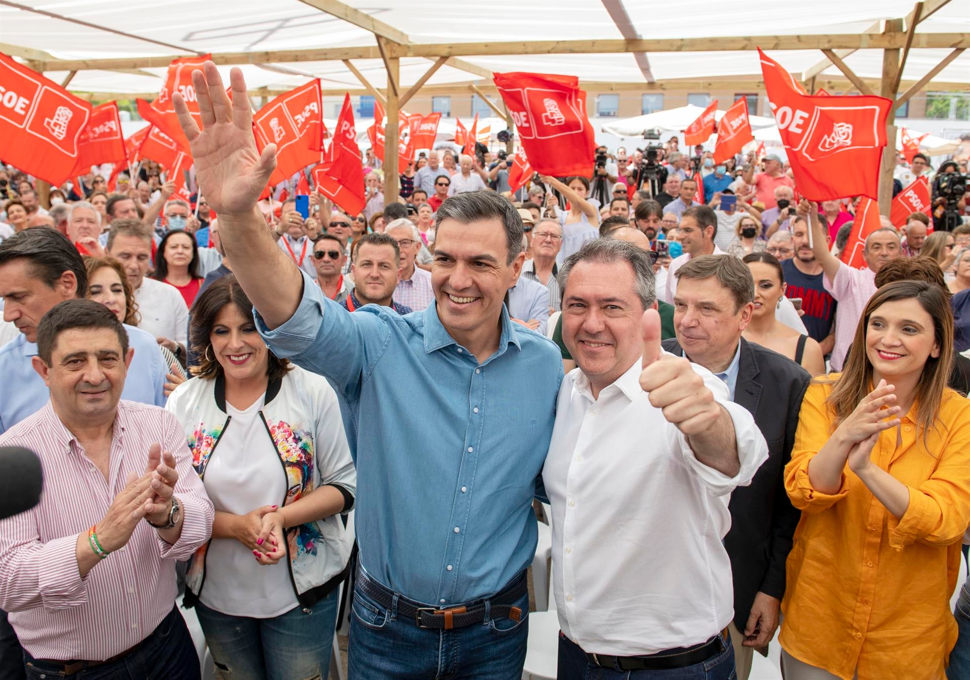 Elecciones Andalucía: Sánchez asegura que los andaluces se juegan "avanzar o retroceder" Elecciones Andalucía: Sánchez asegura que los andaluces se juegan "avanzar o retroceder"