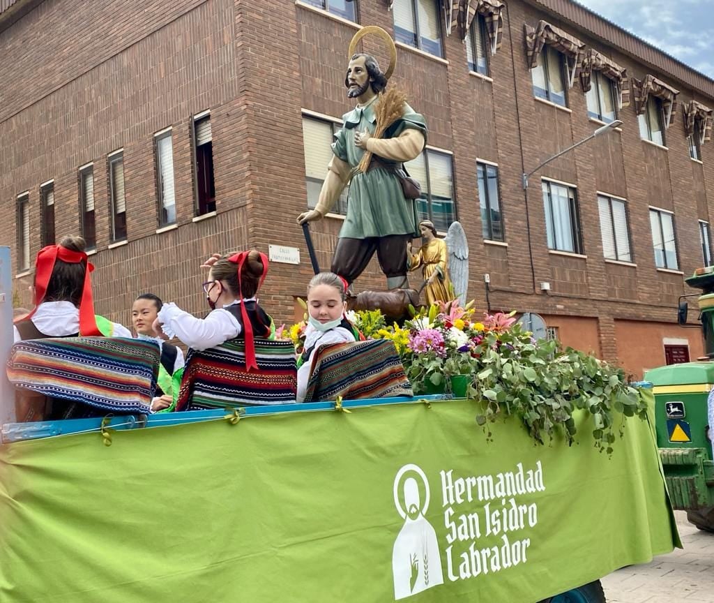 San Isidro vuelve a celebrarse con gran ilusión y participación en la romería a la ermita San Isidro vuelve a celebrarse con gran ilusión y participación en la romería a la ermita