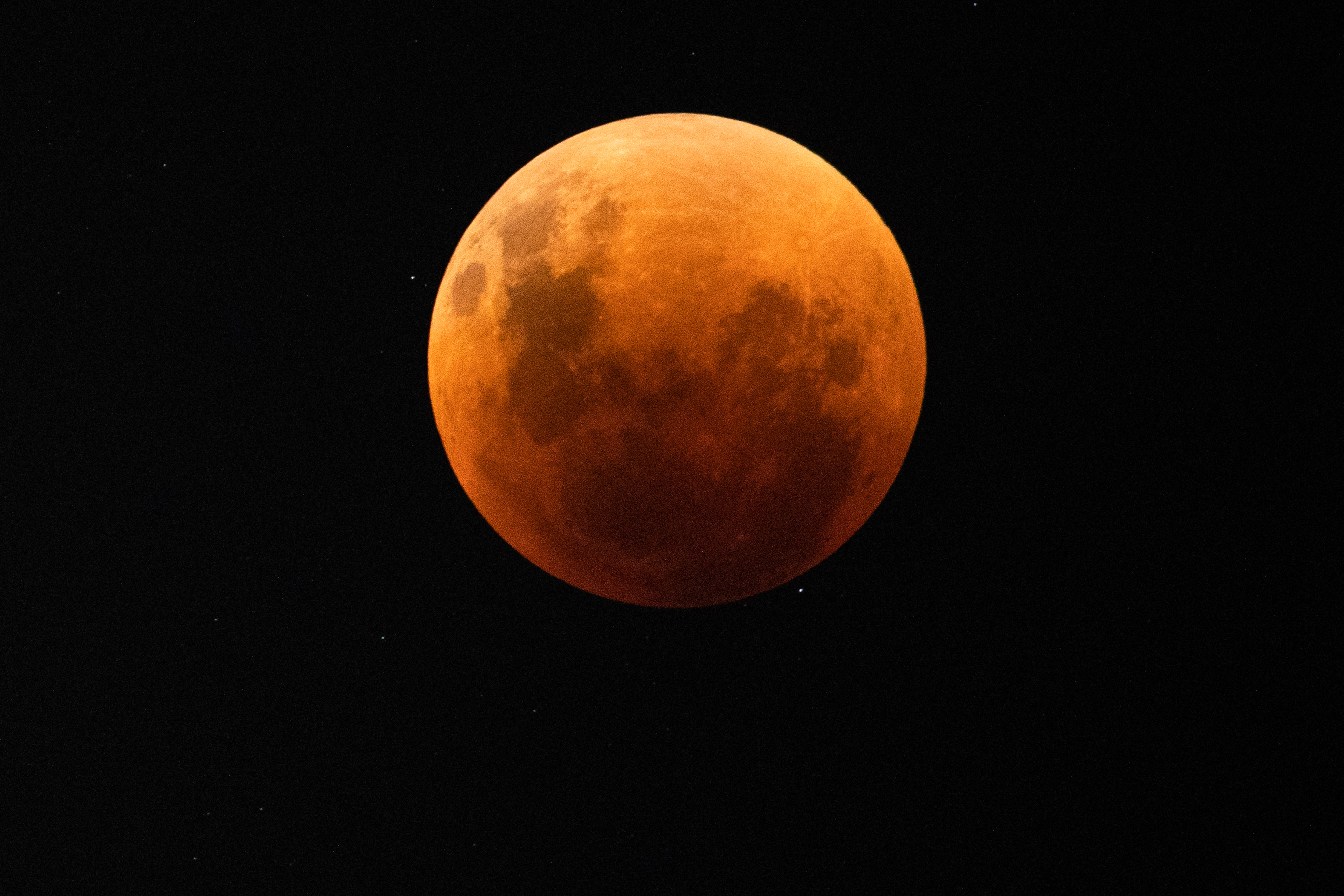 Esta noche habrá eclipse lunar: las mejores zonas para ver la luna roja Esta noche habrá eclipse lunar: las mejores zonas para ver la luna roja