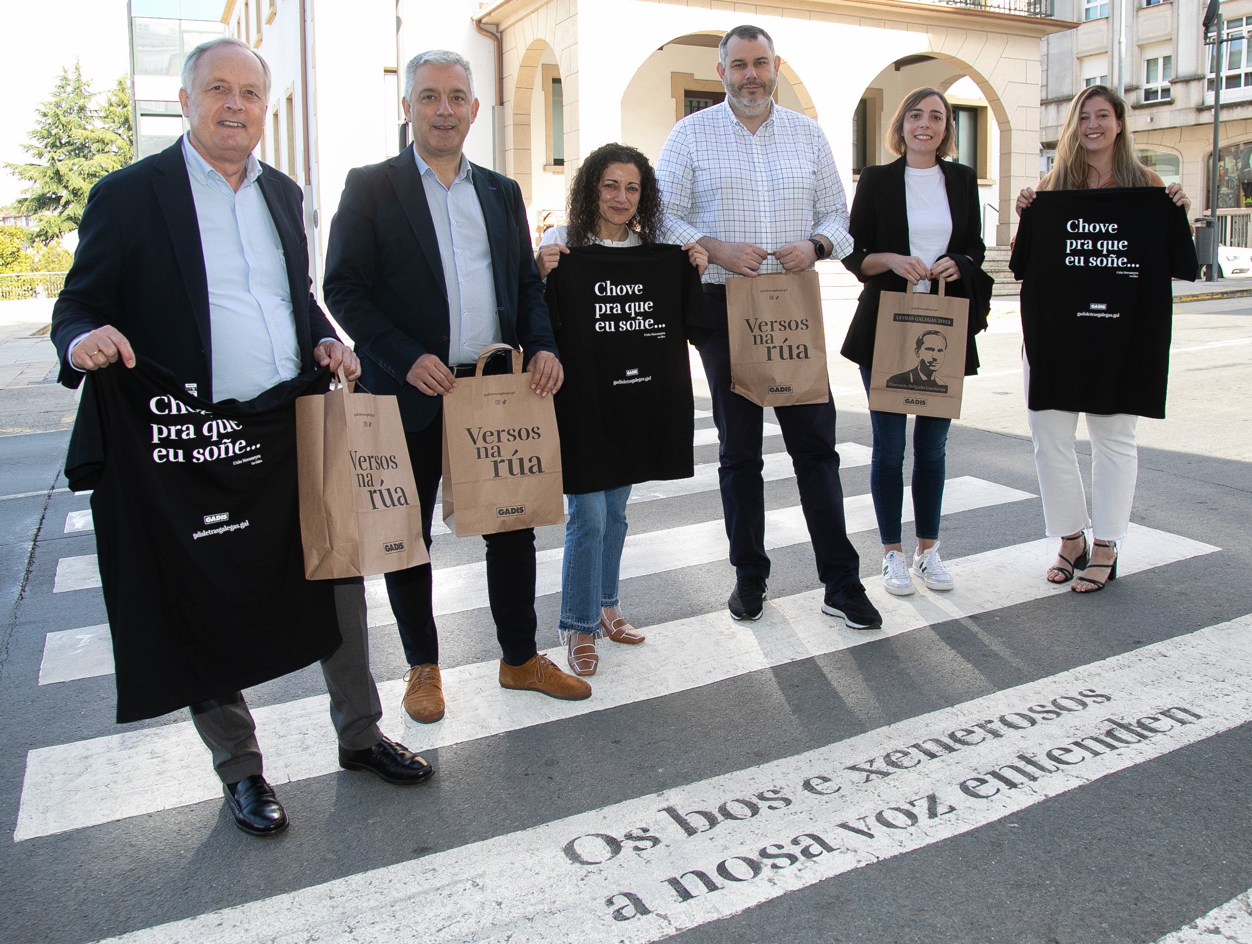 Gadis celbra o día das letras galegas achegando ás rúas versos de autores ilustres Gadis celbra o día das letras galegas achegando ás rúas versos de autores ilustres