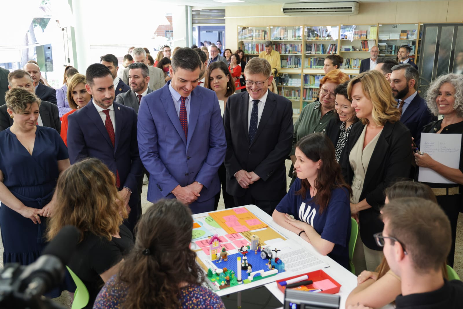 Pedro Sánchez anuncia en Mislata una inyección de 1.238 millones de euros para la Formación Profesional Pedro Sánchez anuncia en Mislata una inyección de 1.238 millones de euros para la Formación Profesional