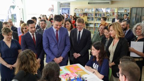 Pedro Sánchez visita el centro de Formación Profesional de Mislata (Valencia).