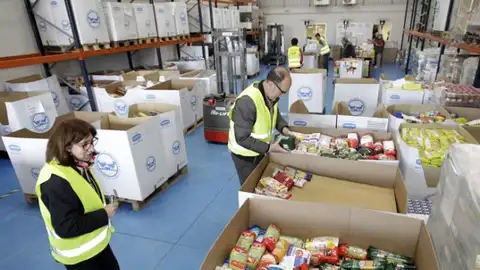 Alimentos básicos como arroz y leche empiezan a escasear en el Banco de Alimentos Alimentos básicos como arroz y leche empiezan a escasear en el Banco de Alimentos