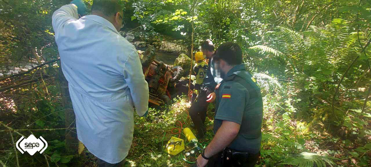Fallece un varón de 61 años al caer con un dúmper al río en una finca en Cua, en Piloña Fallece un varón de 61 años al caer con un dúmper al río en una finca en Cua, en Piloña