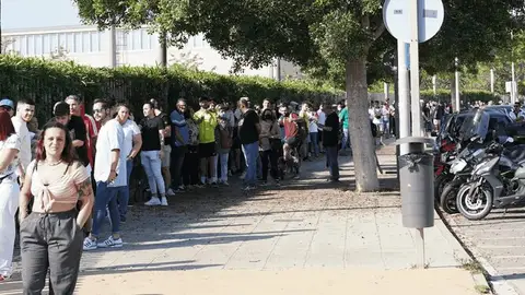 A la entrada del Palacio de los Juegos ONDA CERO ALMERIA
