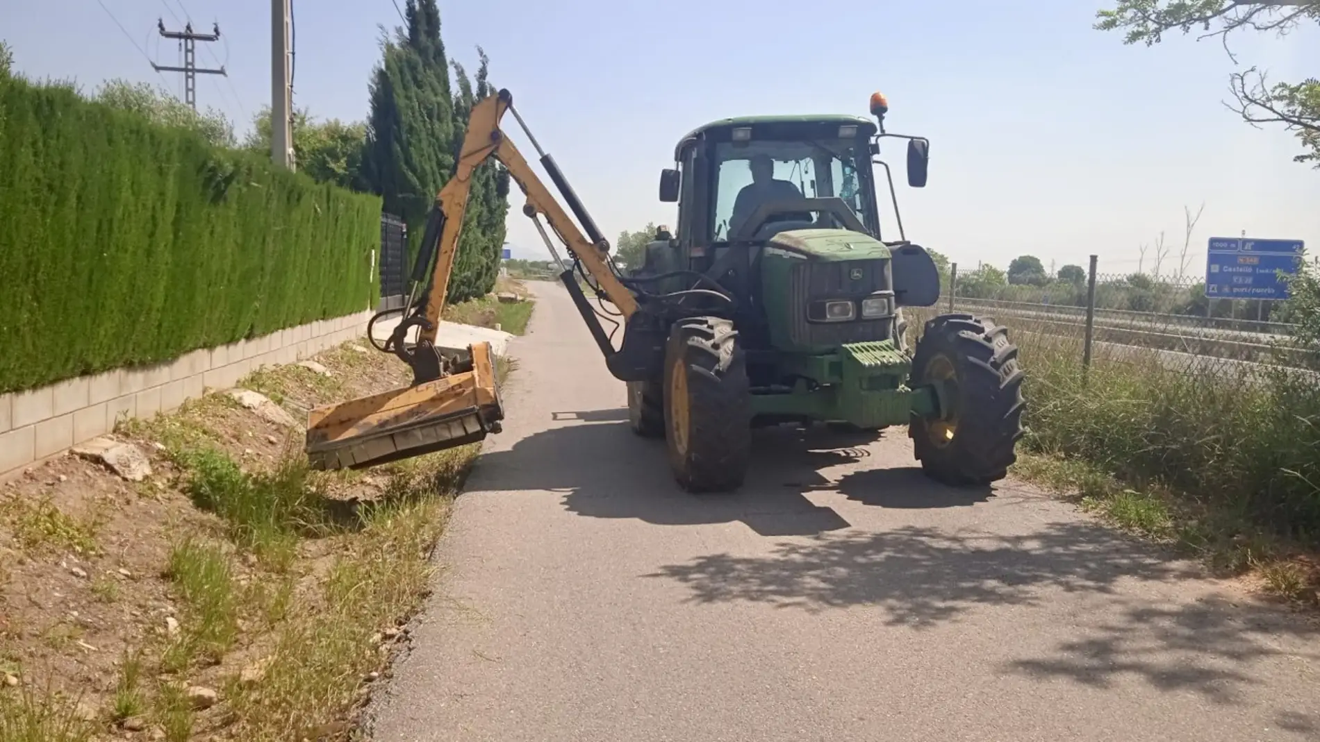 El Ayuntamiento de Almassora ha iniciado la limpieza de caminos rurales para evitar incendios