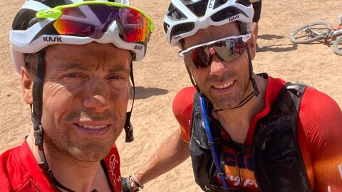 Jos&eacute; Carlos y Enrique N&uacute;&ntilde;ez, en la Titan Desert 2022.