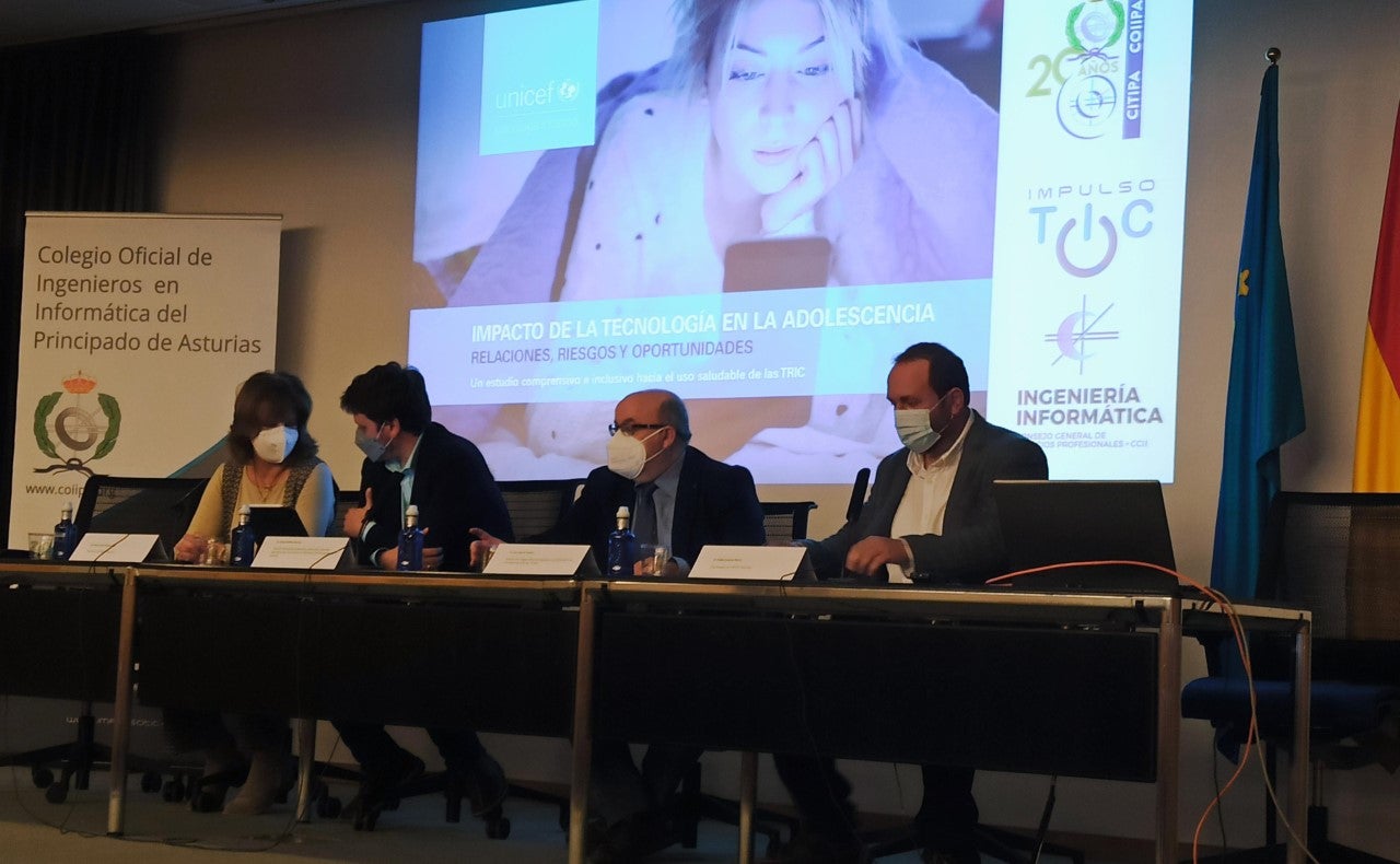 Uno de cada tres adolescentes asturianos hace un uso problemático de Internet Uno de cada tres adolescentes asturianos hace un uso problemático de Internet