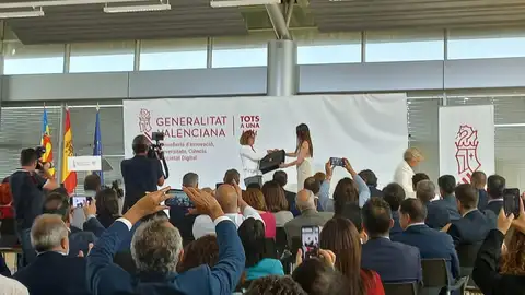 Josefina Bueno recibe a cartera de su predecesora, Carolina Pascual