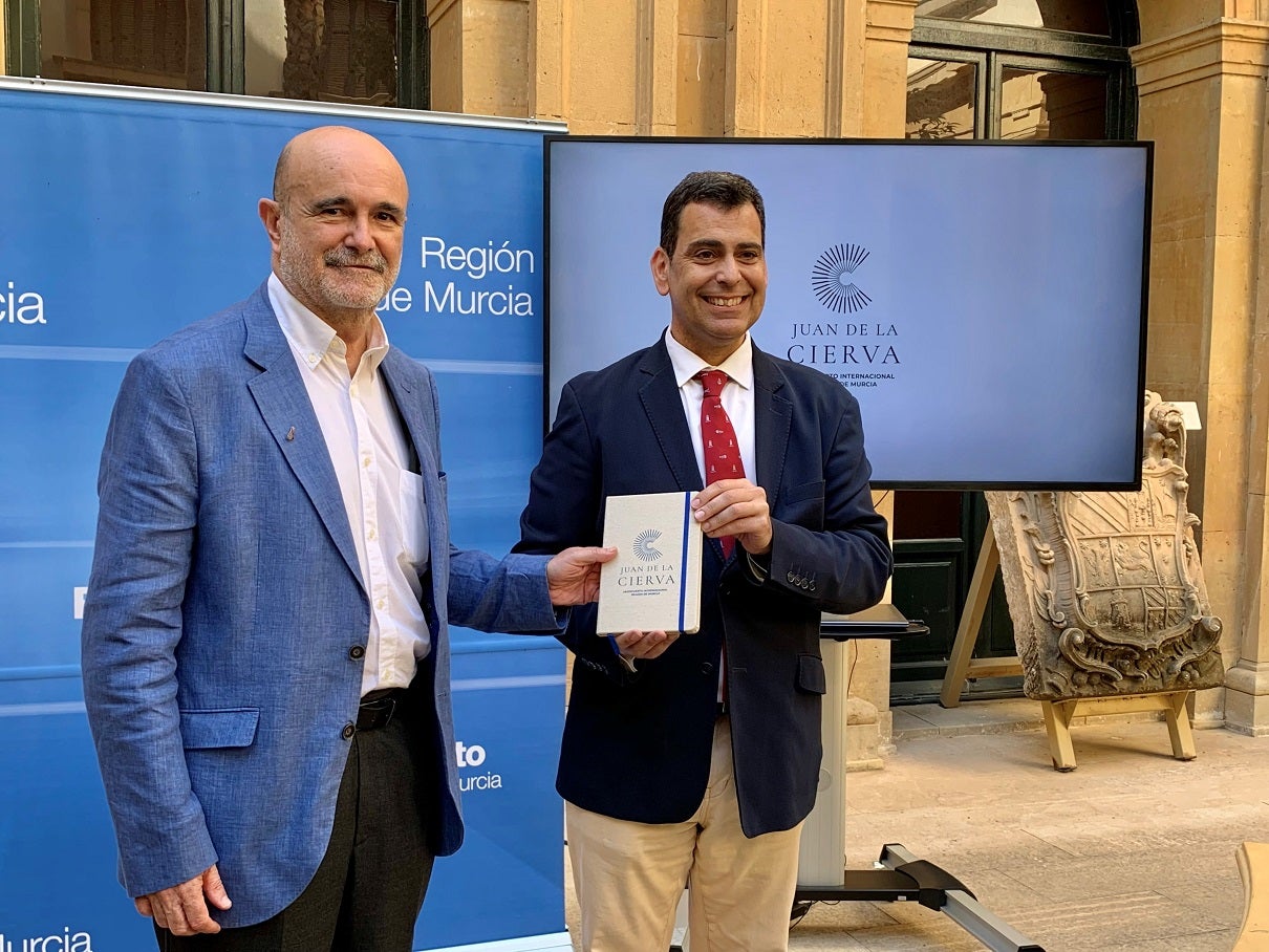 Las palas giratorias de Juan de la Cierva son el eje de la nueva identidad del aeropuerto internacional de la Región Las palas giratorias de Juan de la Cierva son el eje de la nueva identidad del aeropuerto internacional de la Región