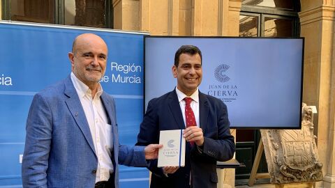 Las palas giratorias de Juan de la Cierva son el eje de la nueva identidad del aeropuerto internacional de la Regi&oacute;n