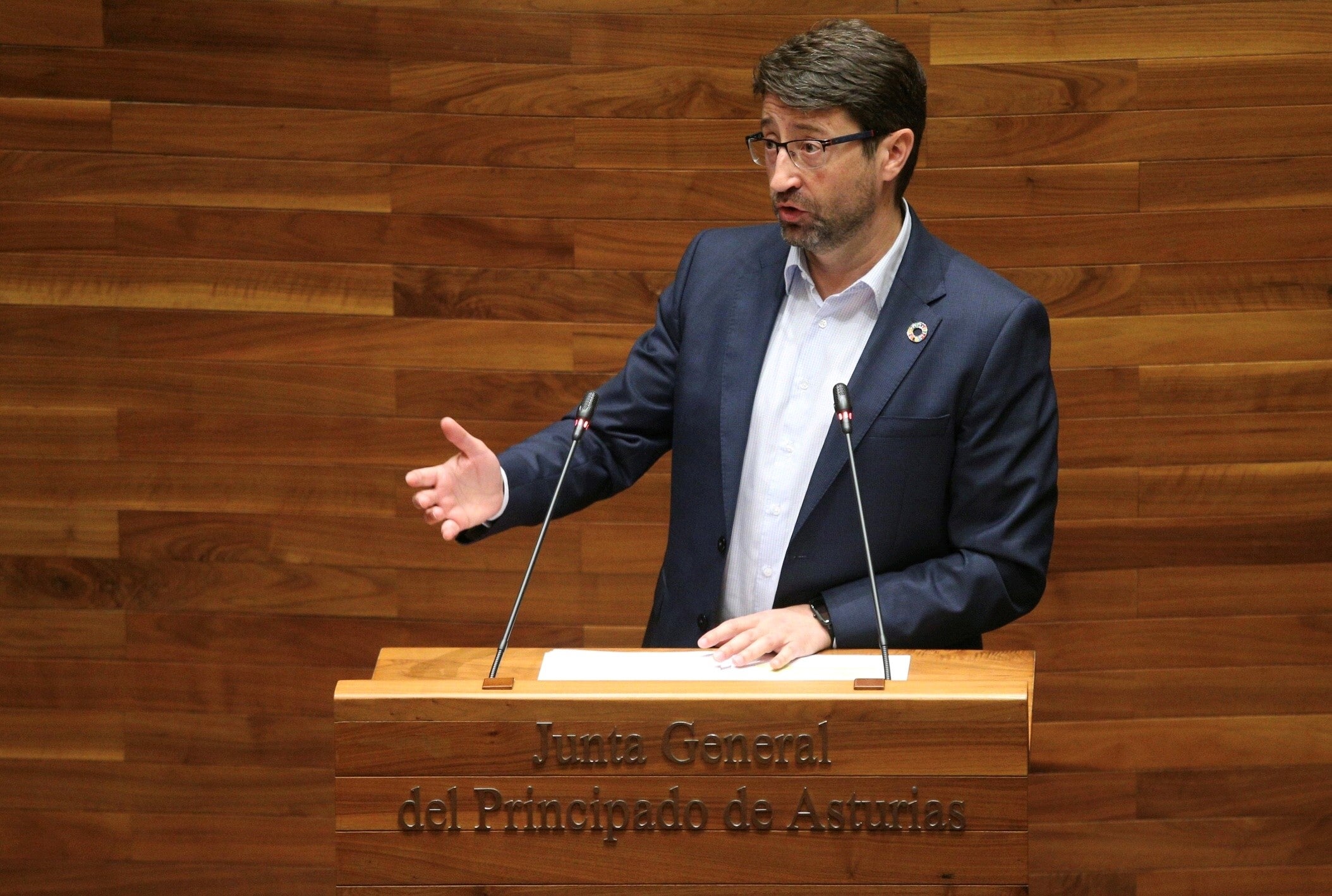 Enrique Fernández garantiza los máximos esfuerzos para evitar el cierre de Danone en Salas Enrique Fernández garantiza los máximos esfuerzos para evitar el cierre de Danone en Salas