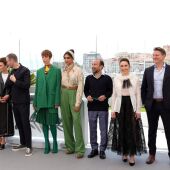 Foto de familia del jurado de la sección oficial del Festival de Cannes 2022