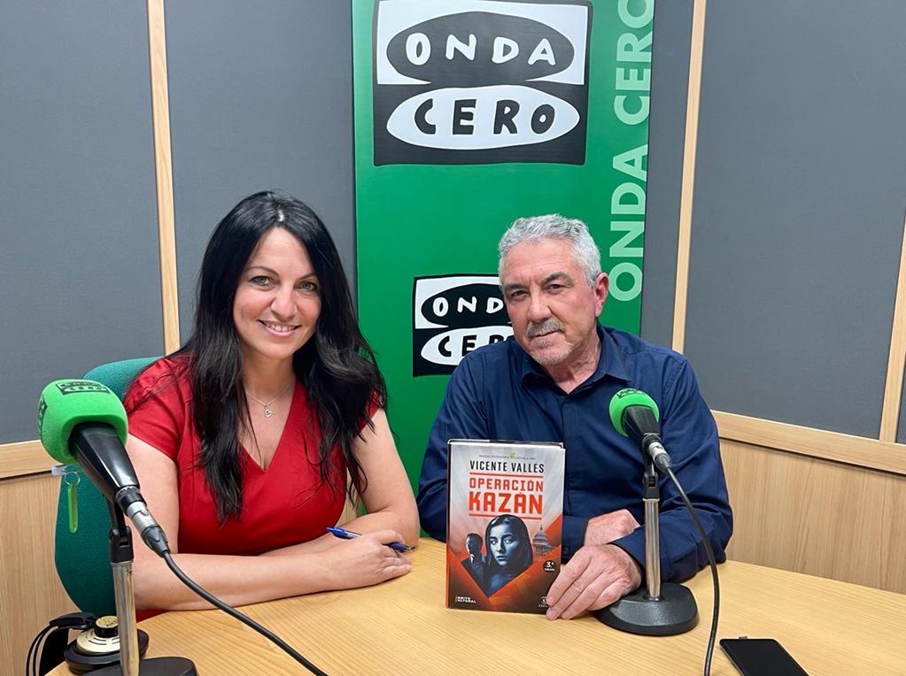 Vicente Vallés se consagra como autor de tramas políticas y de espionaje urdidas en base al enfrentamiento entre rusos y americanos Vicente Vallés se consagra como autor de tramas políticas y de espionaje urdidas en base al enfrentamiento entre rusos y americanos