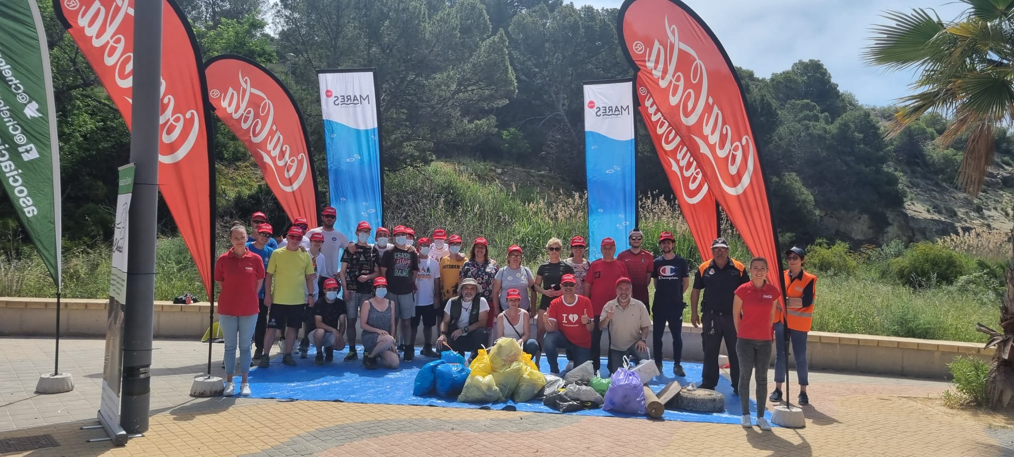 Coca-Cola y el Club Náutico de la Vila limpian la playa del Torres Coca-Cola y el Club Náutico de la Vila limpian la playa del Torres