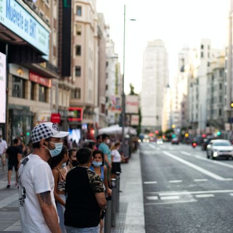 Gente caminando por la calle