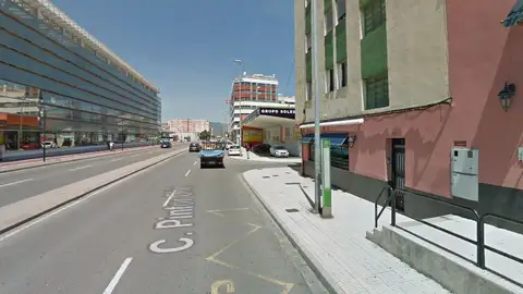 Un hombre choca en patinete contra un autobús en Castelló 