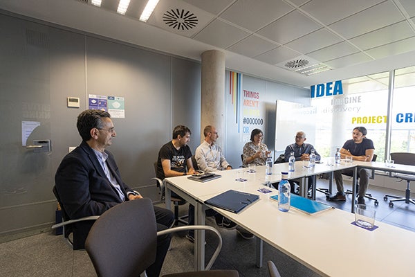 La directora general de Innovación visita la UJI y conoce de primera mano los proyectos de la Cátedra Cuatroochenta y del programa UJILab Innovación La directora general de Innovación visita la UJI y conoce de primera mano los proyectos de la Cátedra Cuatroochenta y del programa UJILab Innovación