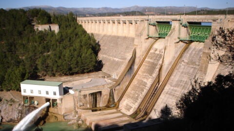 Abogados Cristianos solicita el derribo del embalse de Sichar por considerarlo &ldquo;vestigio franquista&rdquo;